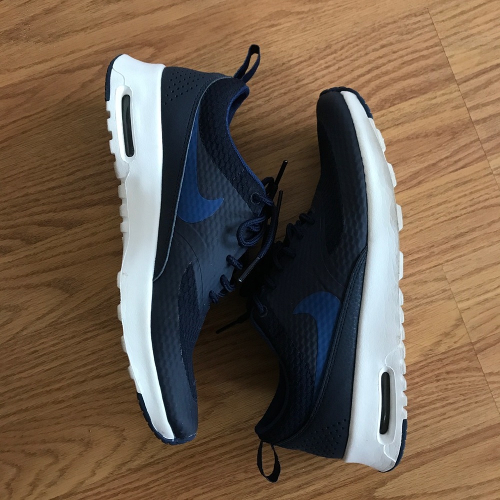 Nike sneaks 7.5